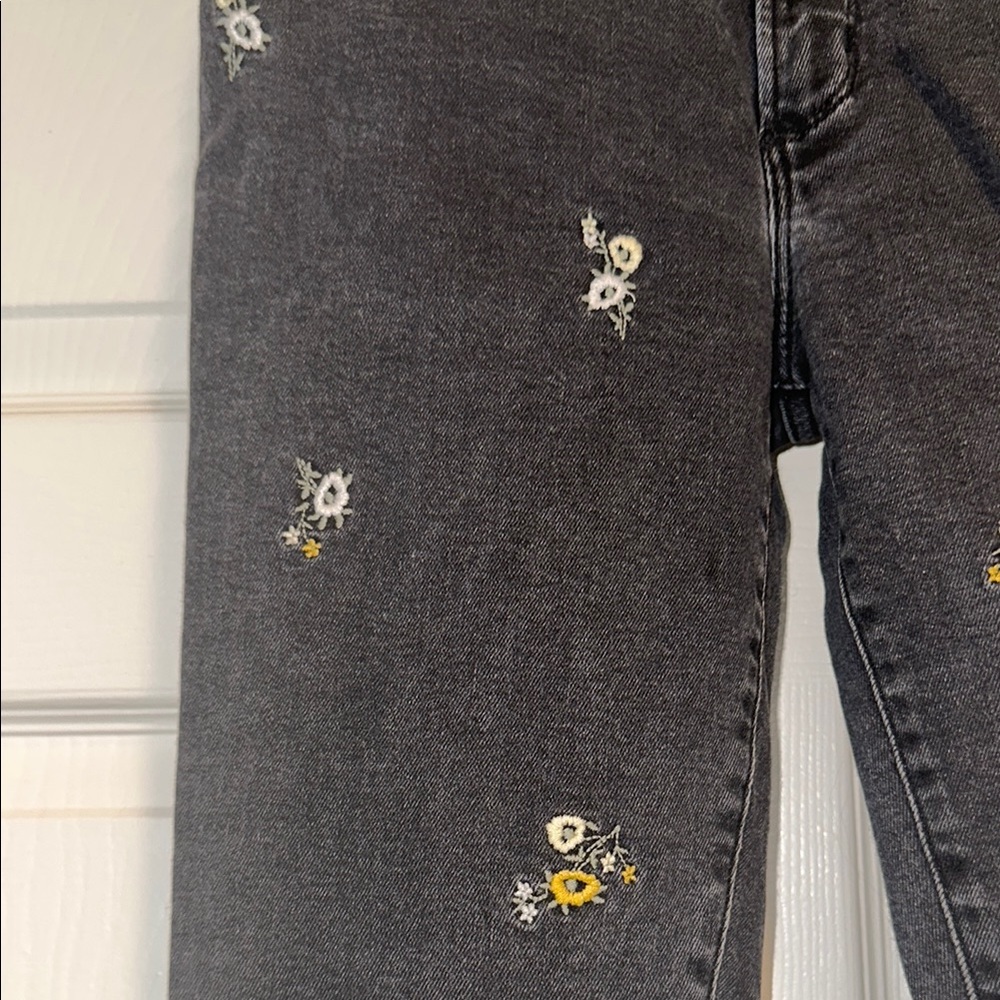 Abercrombie & Fitch High Rise Super Skinny Embroidered Ankle Jeans - Picture 4 of 8